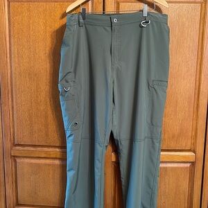 Men’s Cherokee infinity XL short scrub pants.